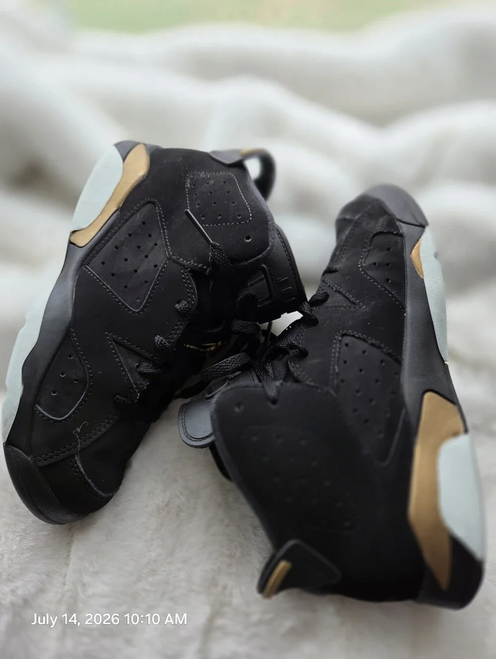 Air Jordan Kids BLK & Gld High-Top Sneakers with Gold Jumpman